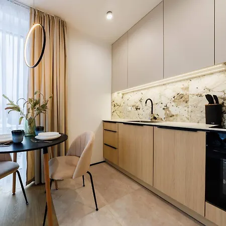 M3 Aura With Ac, Free Parking By Staynest