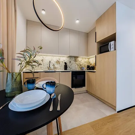 M3 Aura With Ac, Free Parking By Staynest 아파트 제수프